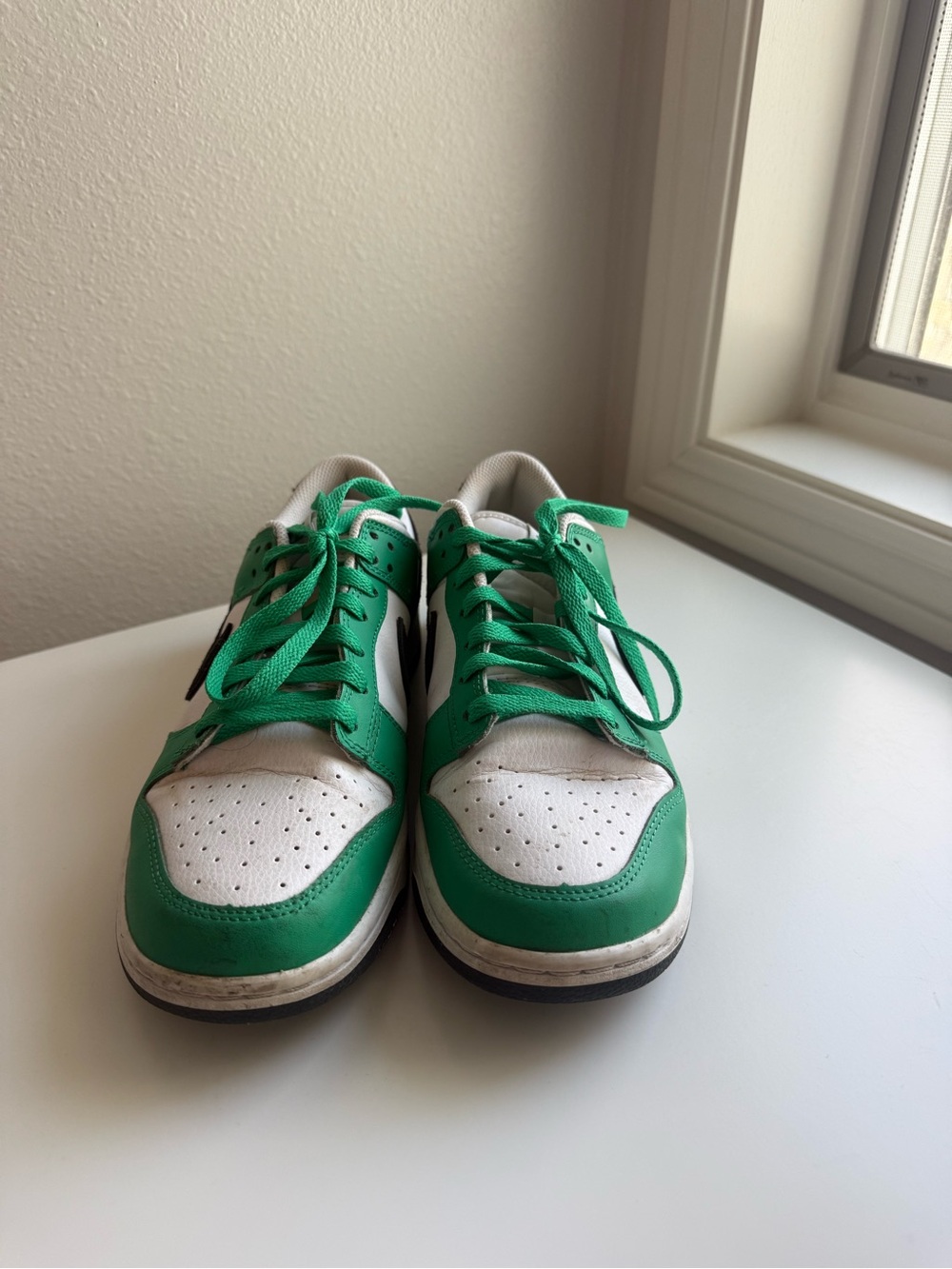 Nike Women’s White and Green Low-Top Sneakers